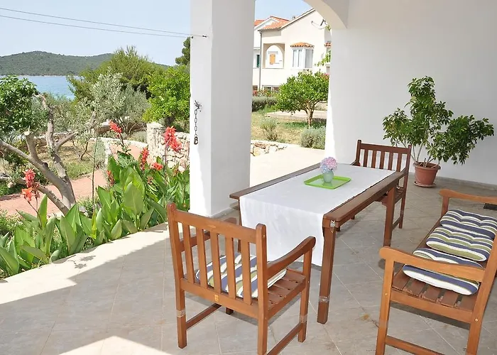 アパート Pralija Mile ザボリッチ