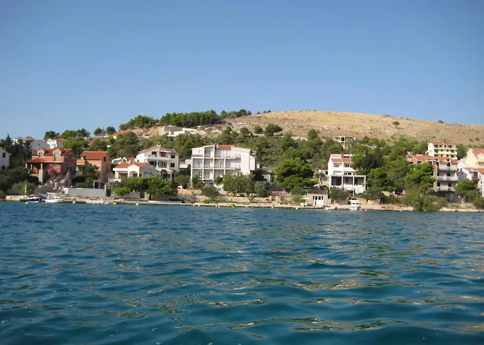 アパート Pralija Mile ザボリッチ