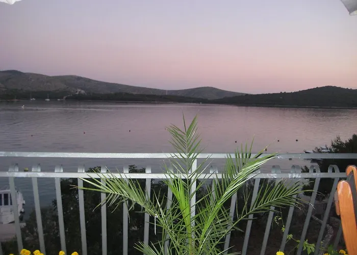 アパート Pralija Mile ザボリッチ